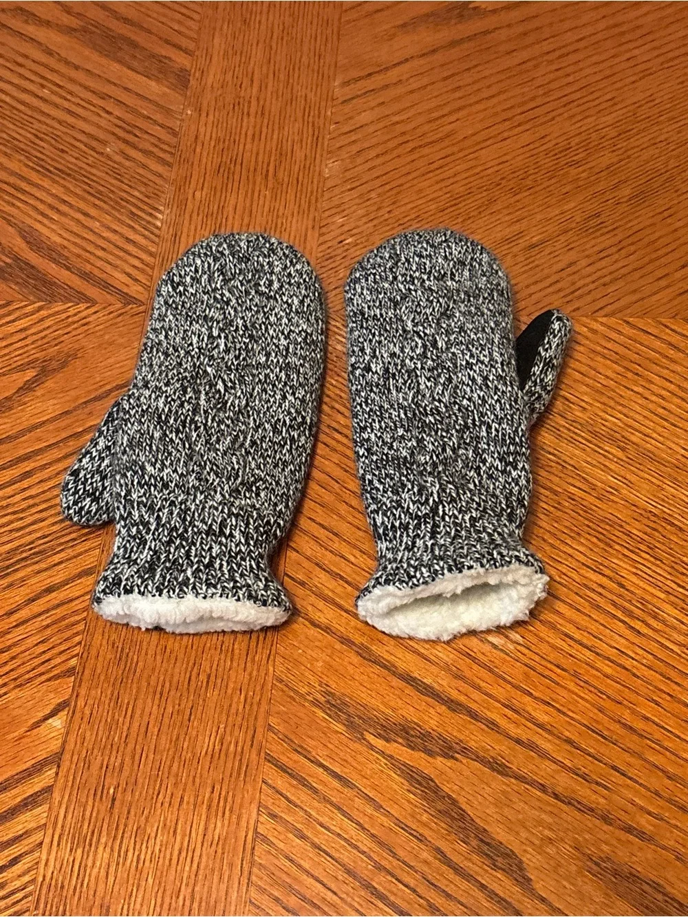 Vintage Aris Suede Palm Knit Mittens Sherpa Lined Black White Marled Winter
